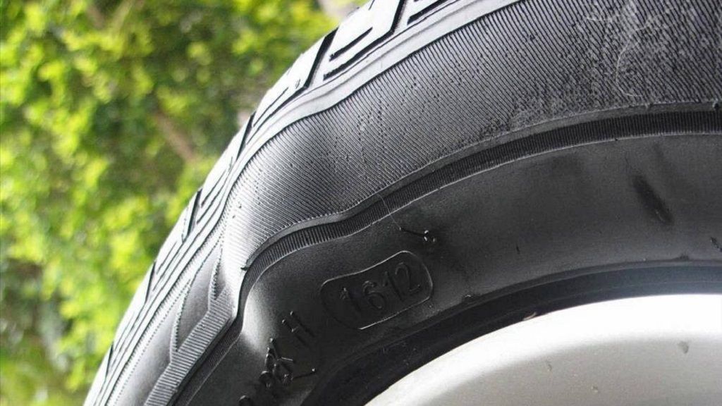 làm gì để tránh nổ lốp xe