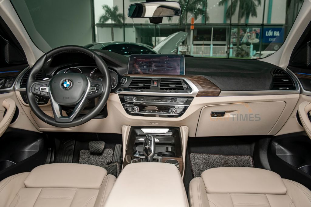 Hàng ghế trước của xe BMW X4 XDrive20i