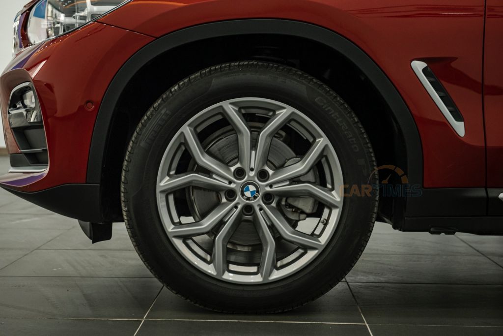 La zăng xe BMW X4 XDrive20i