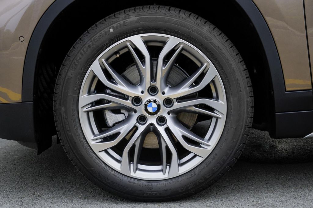 La zăng xe BMW X1