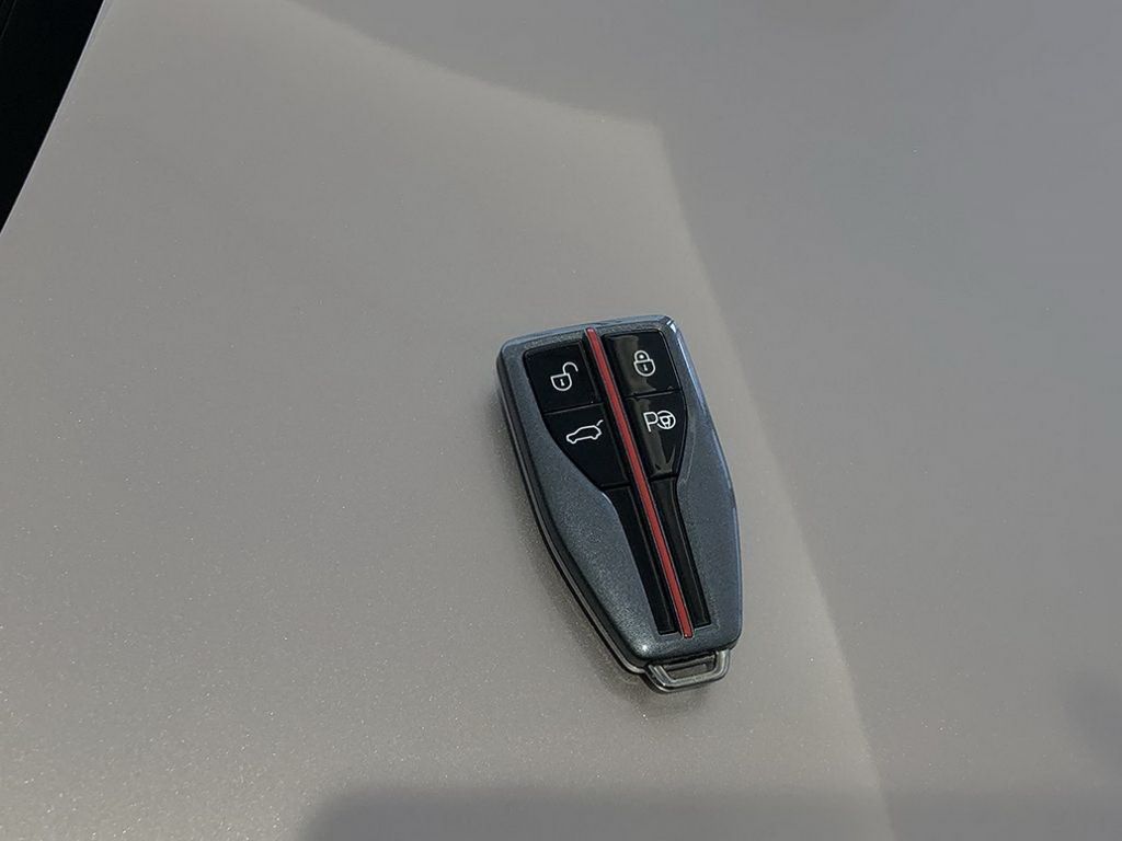 Chìa khoá xe Hongqi H9