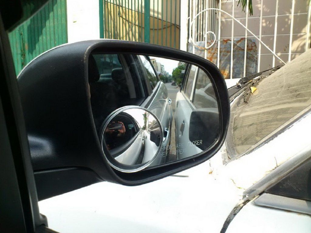 gương phải