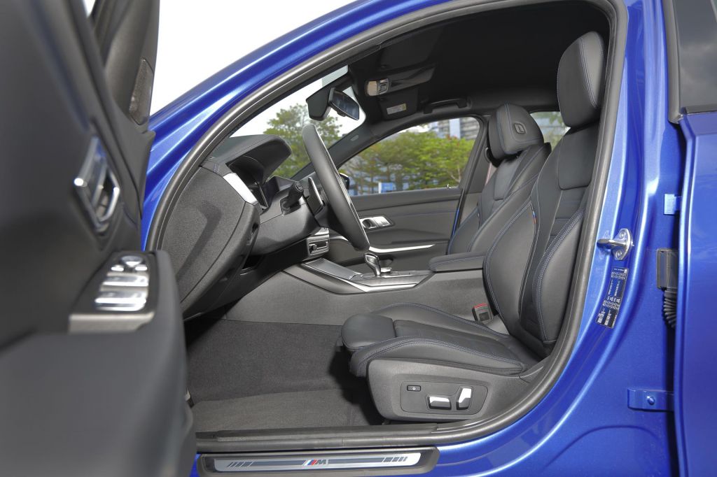 Hàng ghế trước xe BMW 330 M Sport