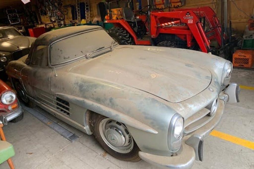 Bị bỏ rơi 40 năm, chiếc  Mercedes-Benz 300 SL Roadster vẫn có giá triệu USD