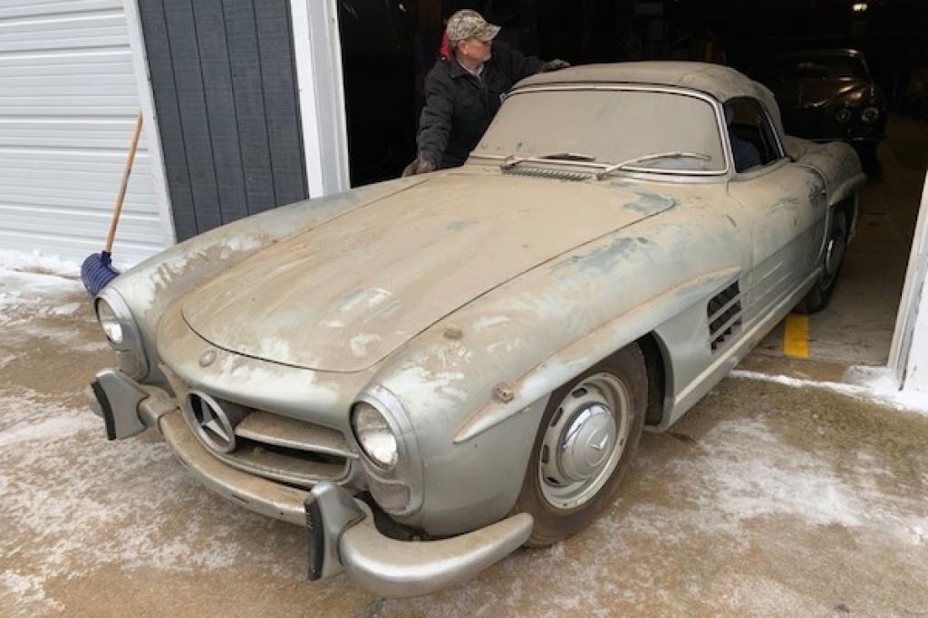 Mercedes-Benz 300 SL Roadster đời 1960 có giá hơn 25 tỷ đồng