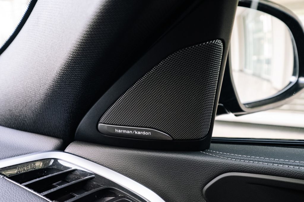 Hệ thống loa Harman Kardon trên xe BMW X6 2020 