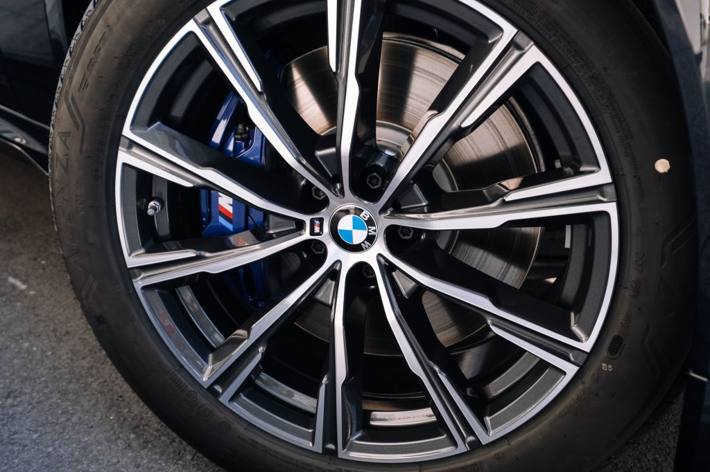 La zăng xe BMW X6 2020 