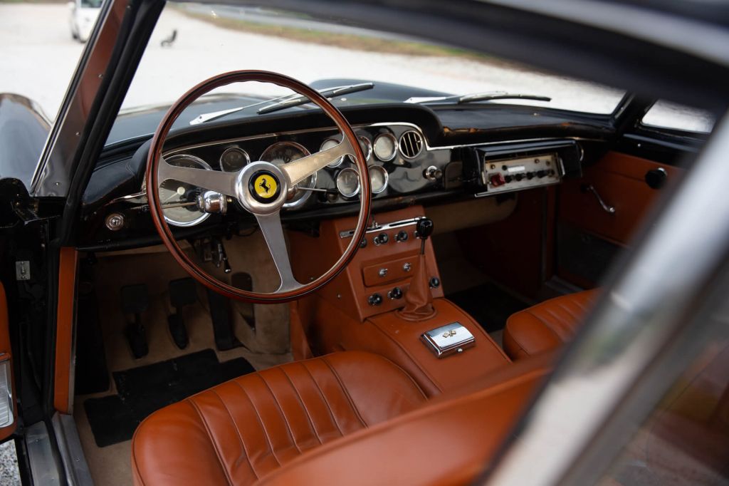 Vô lăng xe Ferrari 250 GTE Polizia