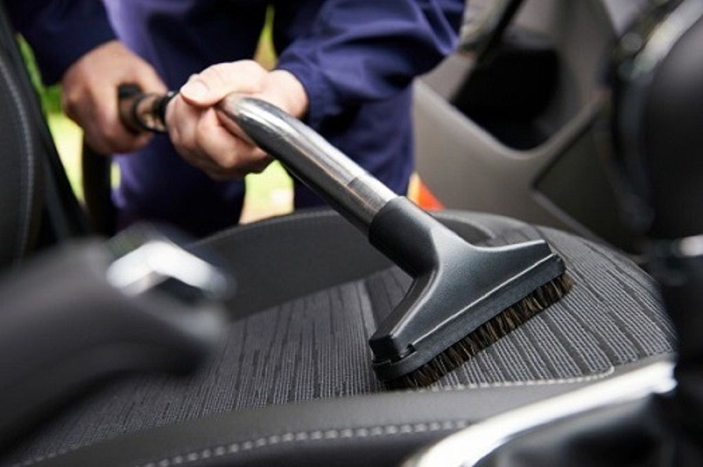 Vệ sinh xe ô tô sạch sẽ và thường xuyên đưa xe đi bảo dưỡng