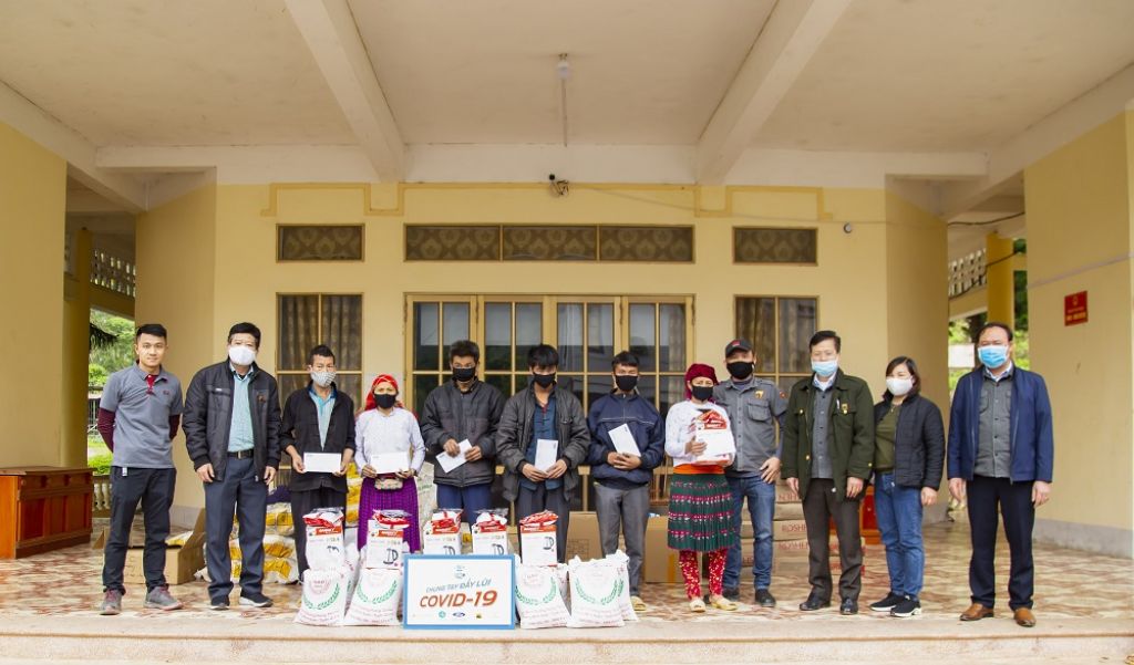 Hỗ trợ hộ nghèo Hà Giang bị ảnh hưởng bởi mưa đá