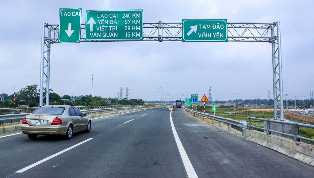 lái xe trên cao tốc