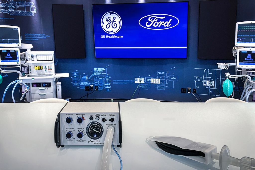 Ford bắt tay GE Healthcare sản xuất máy thở ứng phó dịch Covid-19
