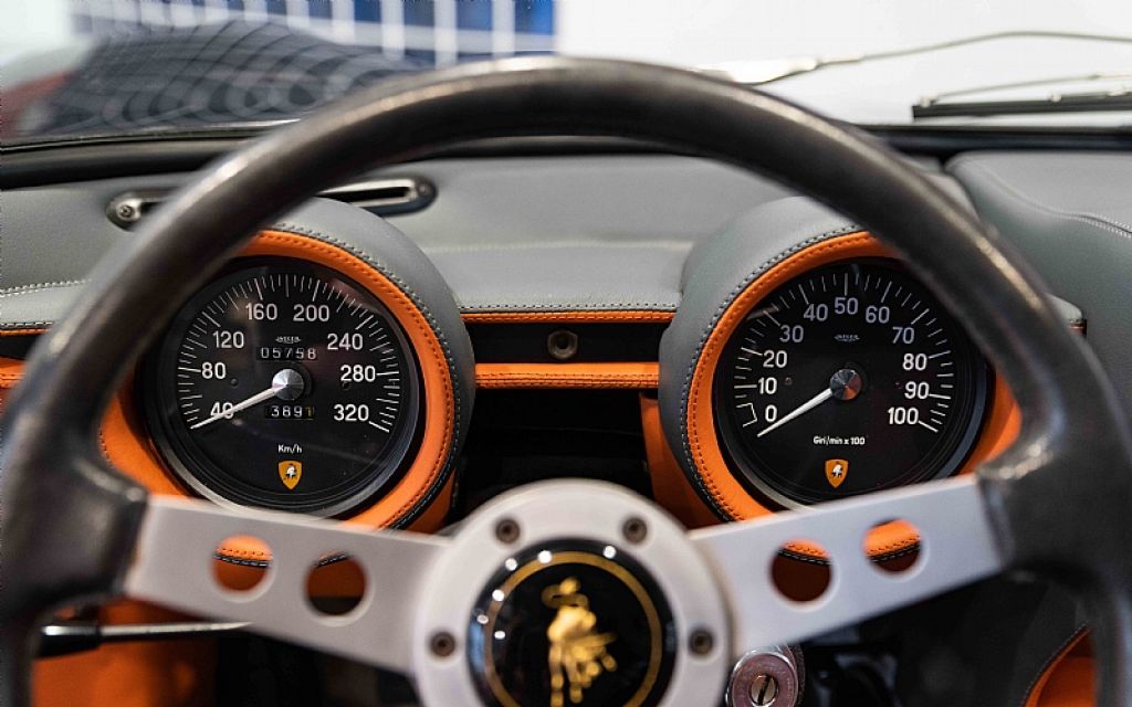 Siêu xe Lamborghini Miura SV qua tay hoàng gia có số km hiển thị trên đồng hồ chỉ 5.759