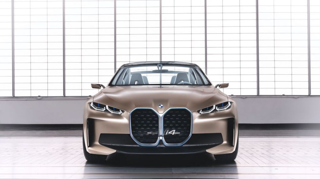 BMW i4 vẫn sở hữu lưới tản nhiệt hình quả thận 