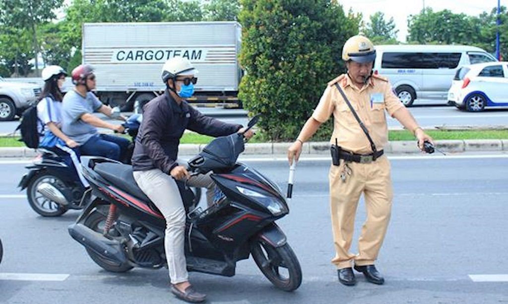 Cảnh sát giao thông xử phạt sai