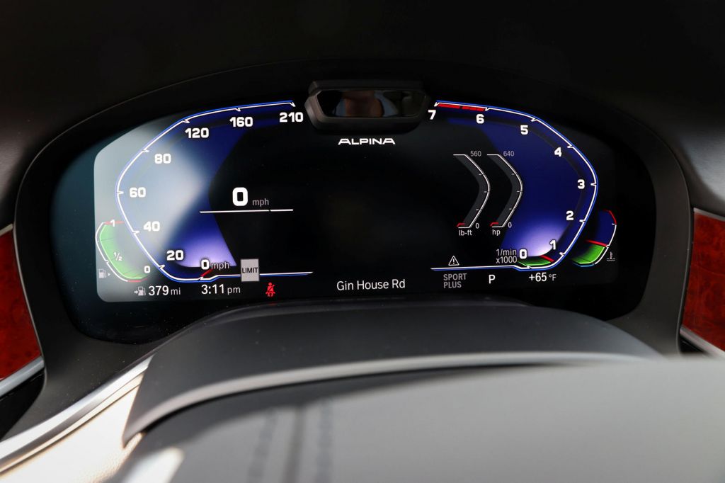 Đồng hồ hiển thị mới trang bị trên Alpina XB7