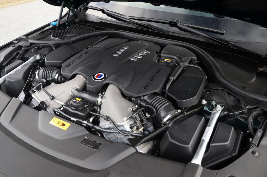 Động cơ V8 được trang bị trên Alpina XB7