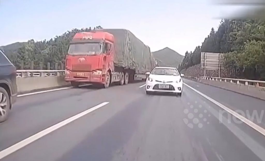Thời điểm trước khi tai nạn xảy ra, chiếc xe rơ moóc mất kiểm soát