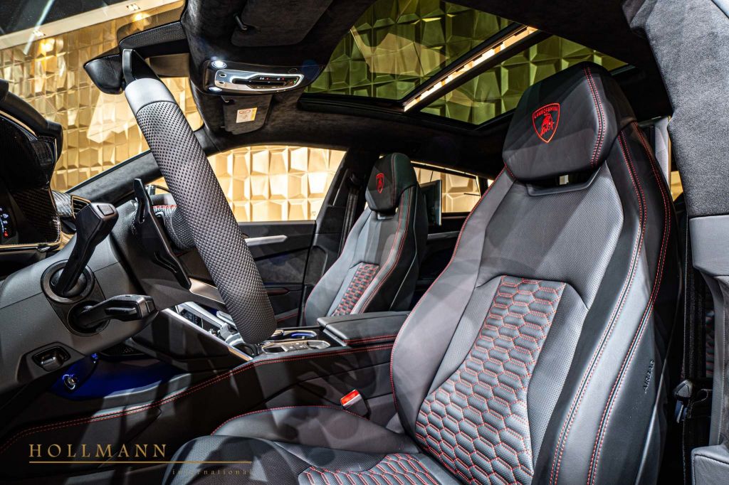 Nội thất của Lamborghini Urus vẫn được giữ nguyên
