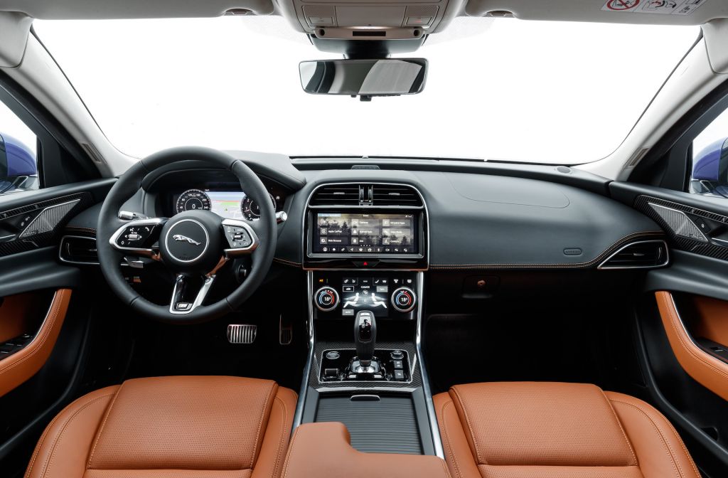 Hàng ghế trước của xe Jaguar XE
