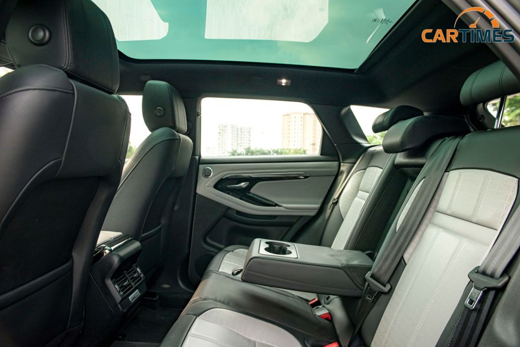 Hàng ghế sau của xe Range Rover Evoque 2020