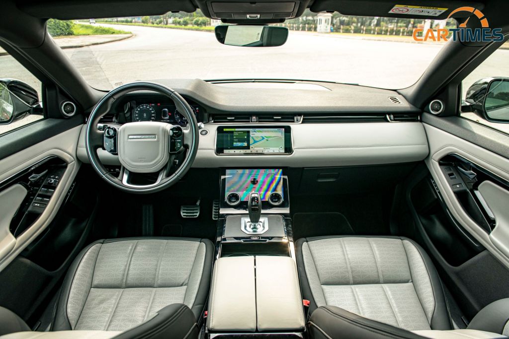 Hàng ghế trước của xe Jaguar Land Rover