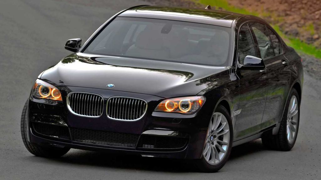 10 mẫu sedan hạng sang đời cũ trong tầm giá 10.000 USD đáng mua