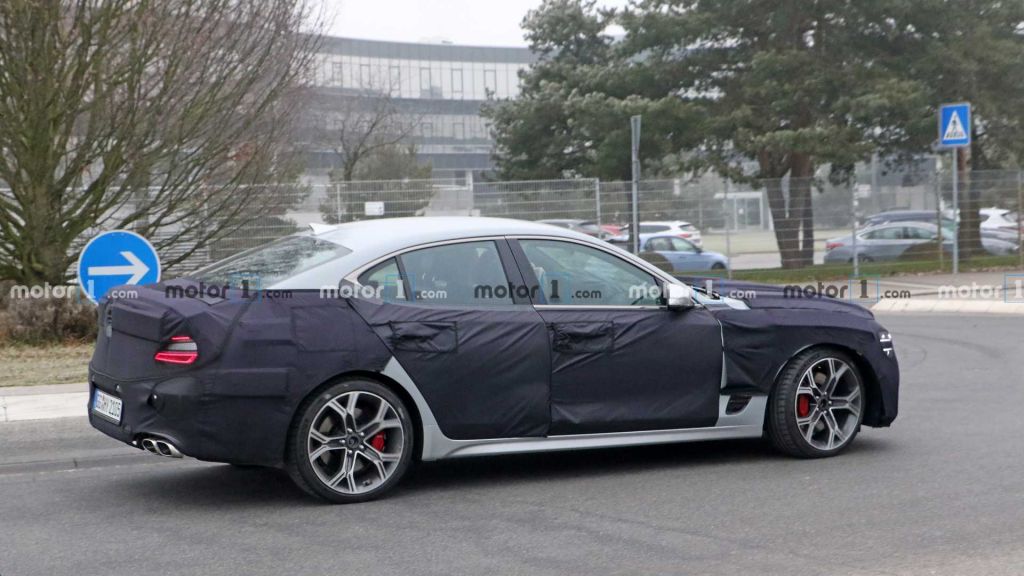 Genesis G70 facelift bị bắt gặp trên đường chạy thử