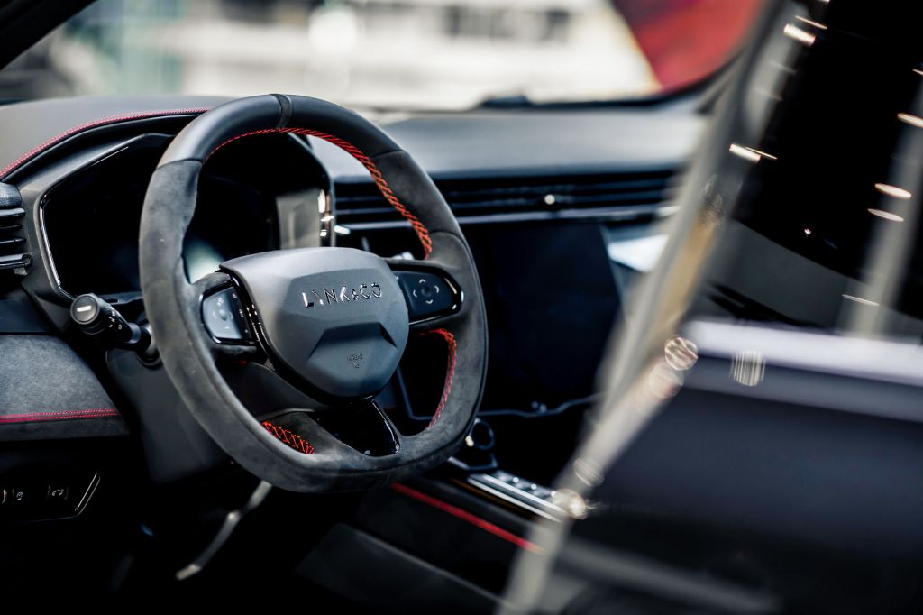 Vô lăng Lynk & Co 05 Limited Edition