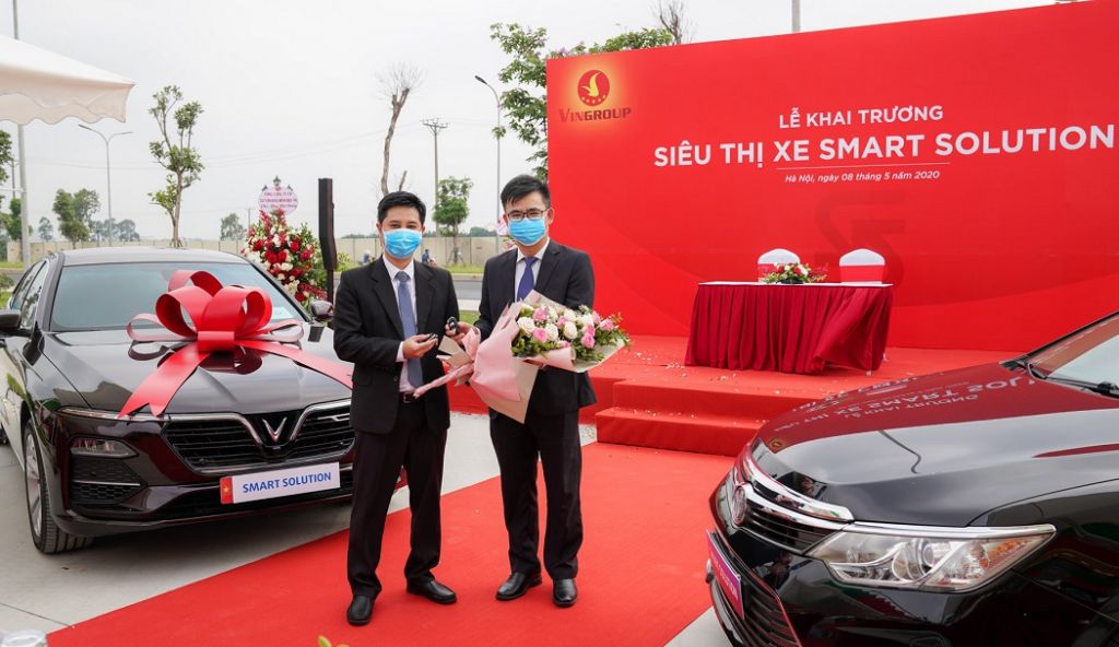 Khách hàng chỉ cần mang xe đã qua sử dụng tới siêu thị xe Smart Solution để được định giá và mua lại.