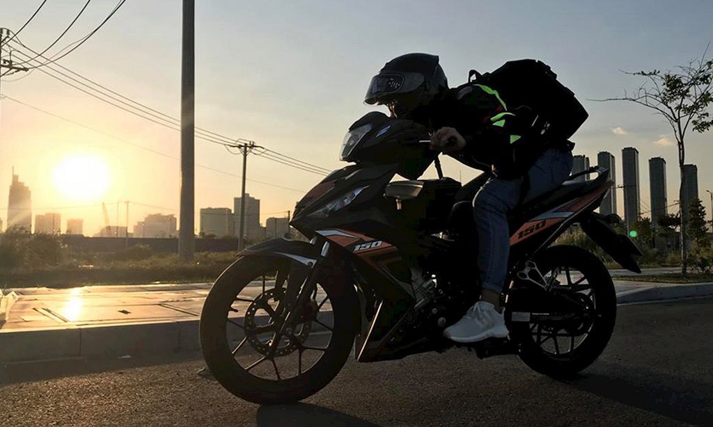 chạy xe tay côn