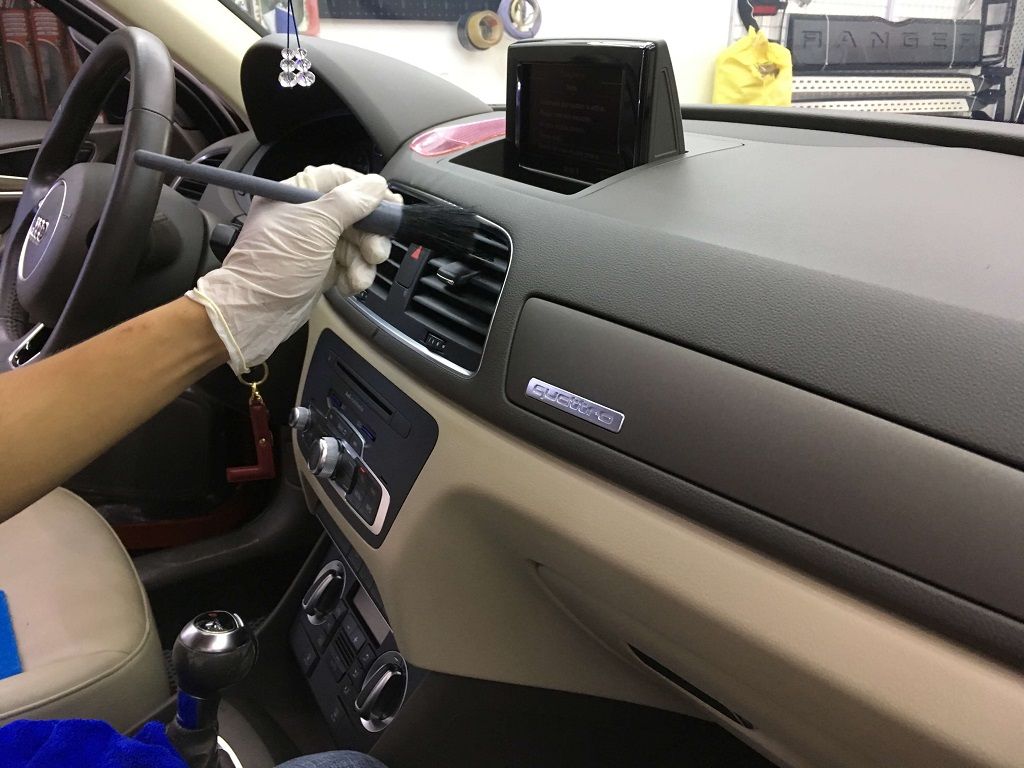 Chăm sóc và bảo vệ nội thất xe ô tô