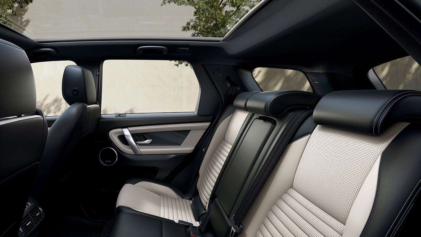 Cửa sổ trời Land Rover Discovery Sport 2020