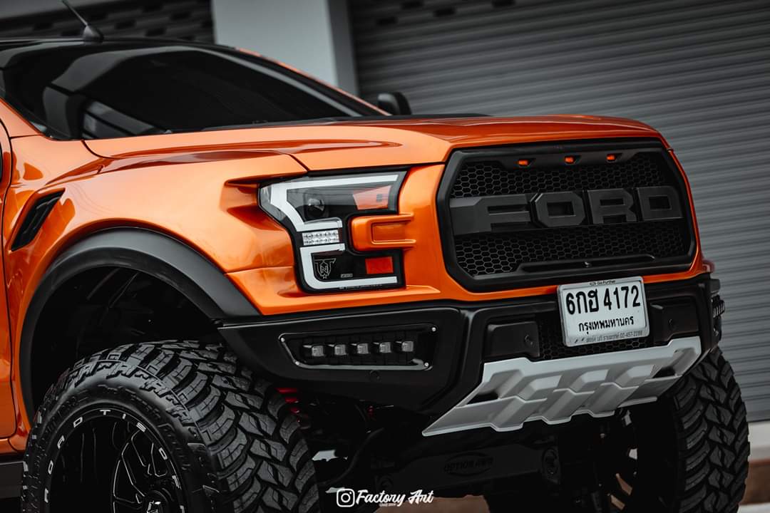 Đầu xe Ford F-150 phiên bản độ
