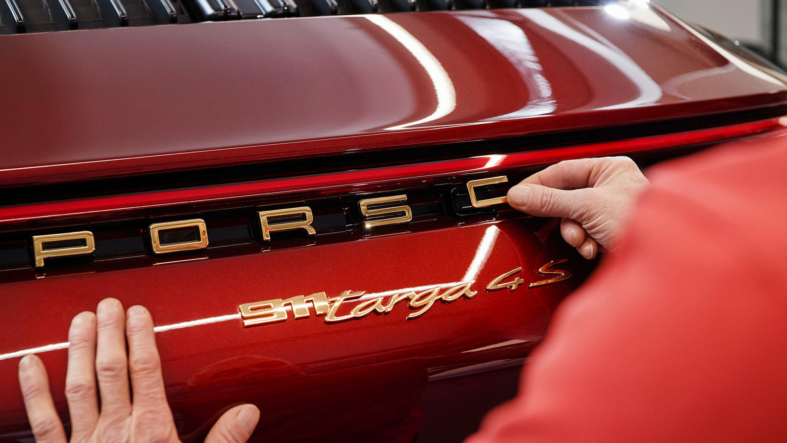 Huy hiệu phiên bản Porsche 911 Targa 4s Heritage Edititon