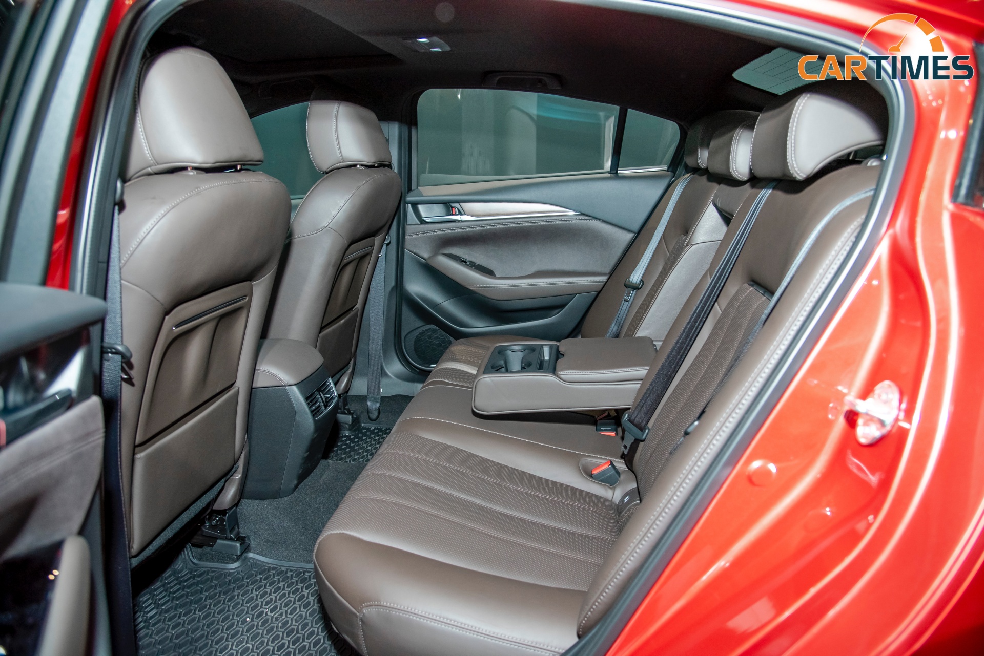 Hàng ghế sau của xe Mazda6 2020