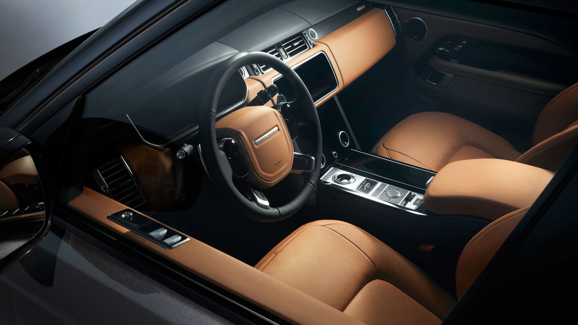 Cabin phiên bản kỉ niệm Range Rover Fifty