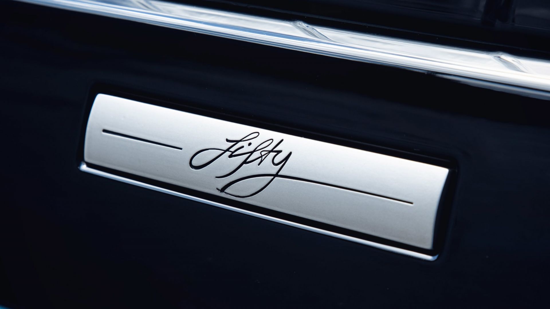 Chi tiết đặc biệt trên phiên bản kỉ niệm Range Rover Fifty