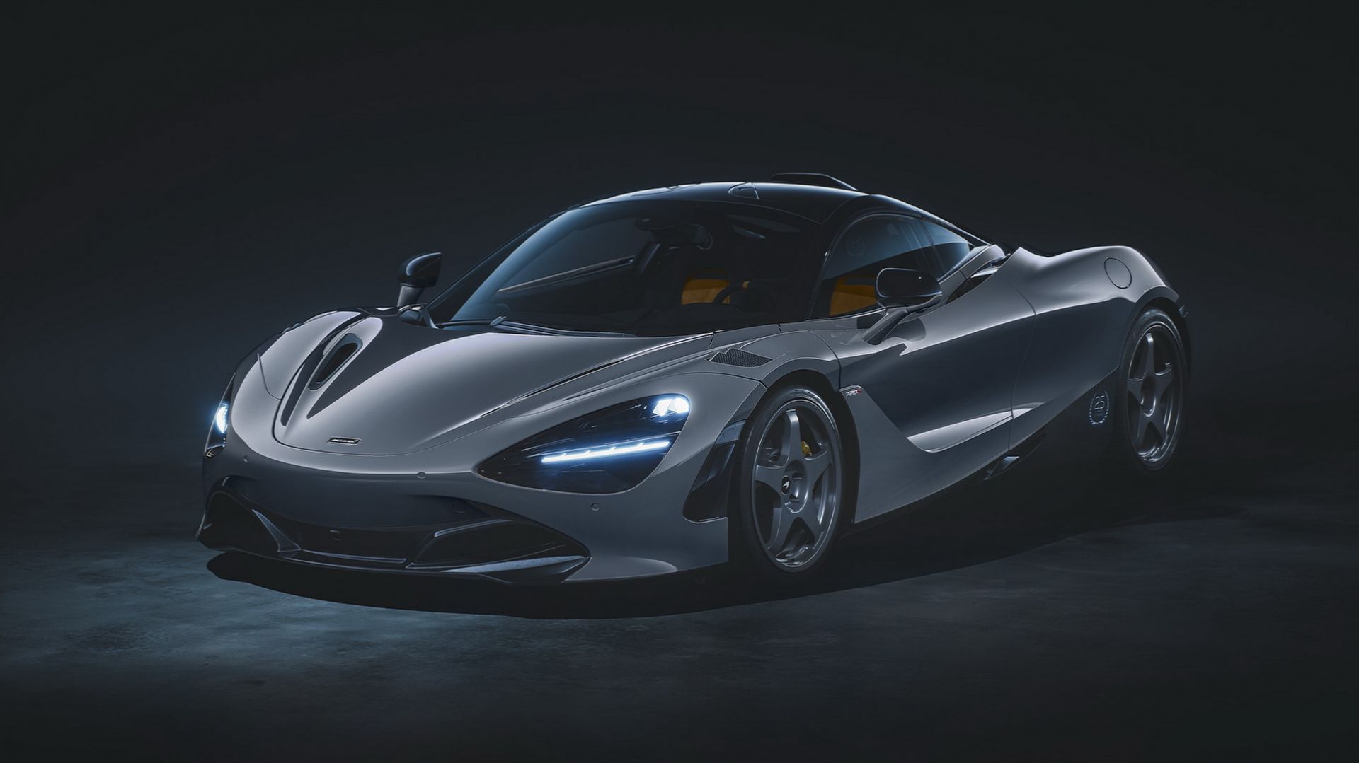 McLaren 720S Le Mans bản kỷ niệm 25 năm chiến thắng tại giải đua xe sức bền nổi tiếng “24 Hours of Le Mans”.