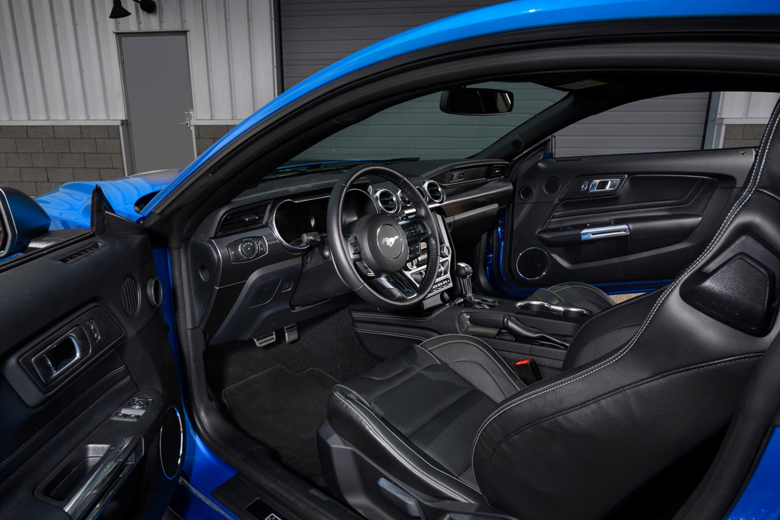Cabin xe Ford Mustang Mach 1 2021