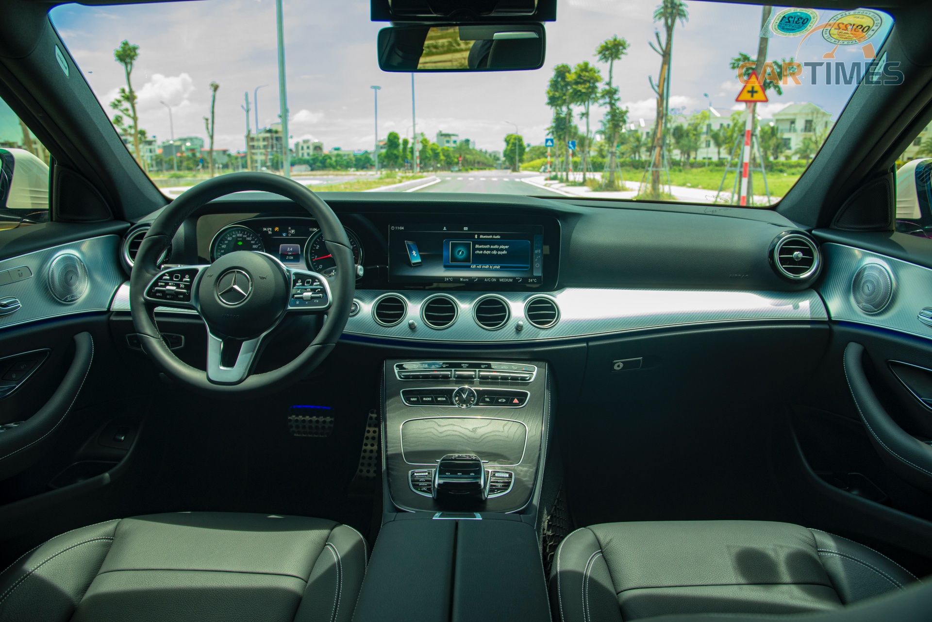Hàng ghế trước xe Mercedes-Benz E 200 Sport