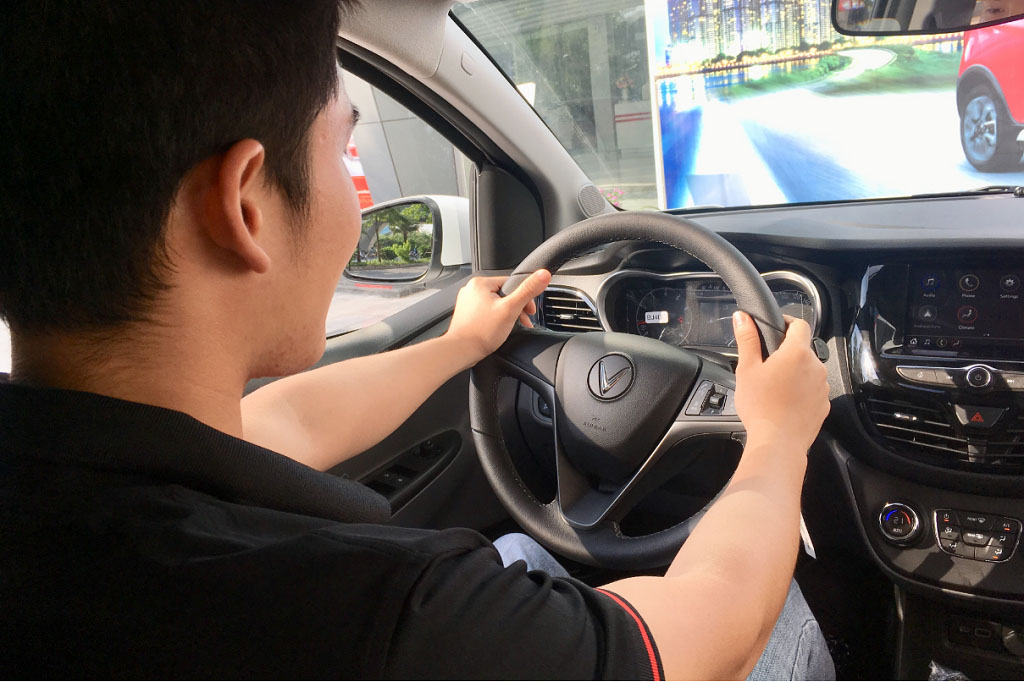 tư thế lái xe an toàn