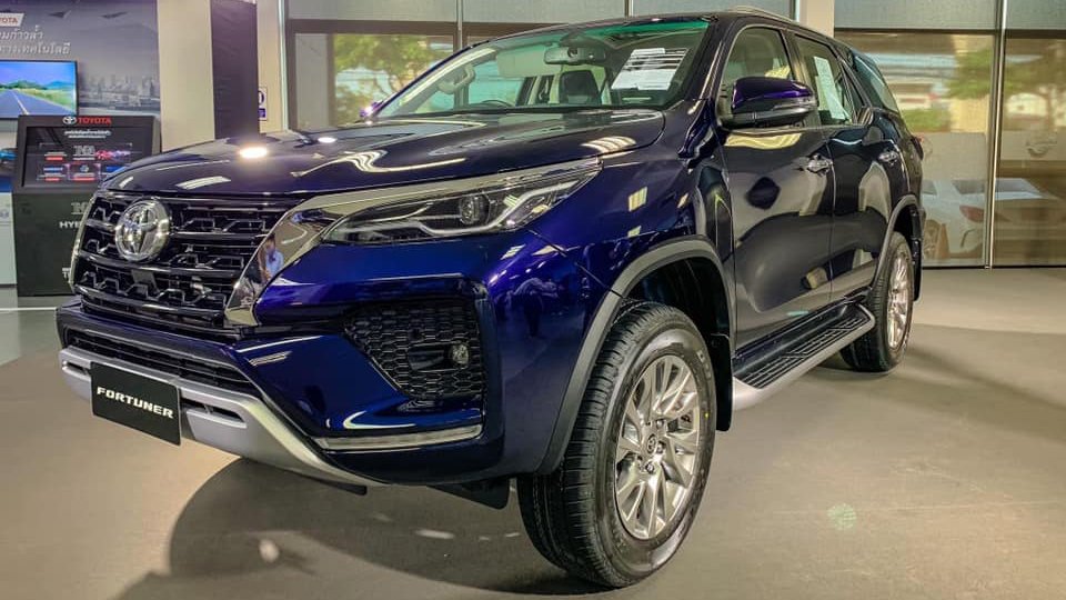 Toyota Fortuner 2021 mới vừa ra mắt đã bị bắt gặp tại Việt Nam