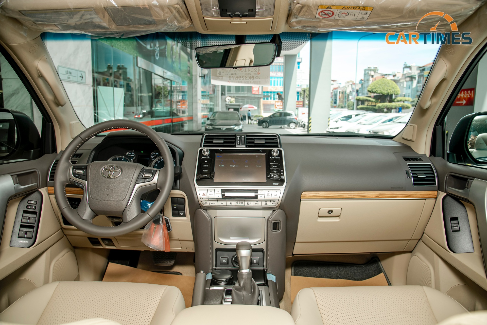 Hàng ghế trước của Toyota Land Cruiser Prado 2020