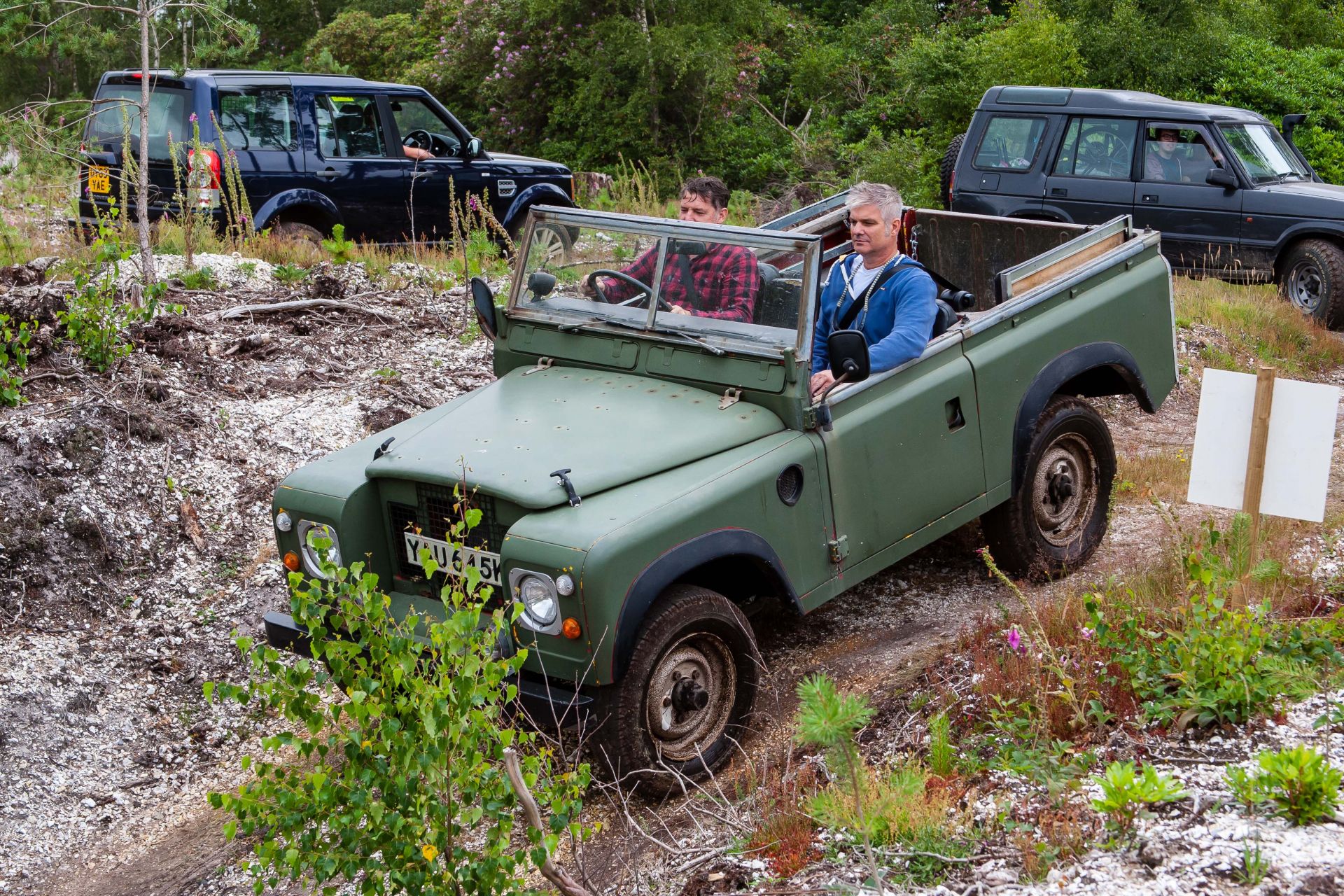 Một chiếc Land Rover đời đầu thử sức tại cung đường off-road Beaulieu