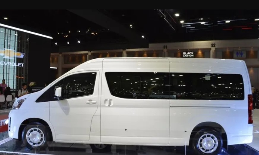 Toyota Hiace thế hệ thứ 6 chính thức ra mắt Việt Nam với giá 1,176 tỷ đồng