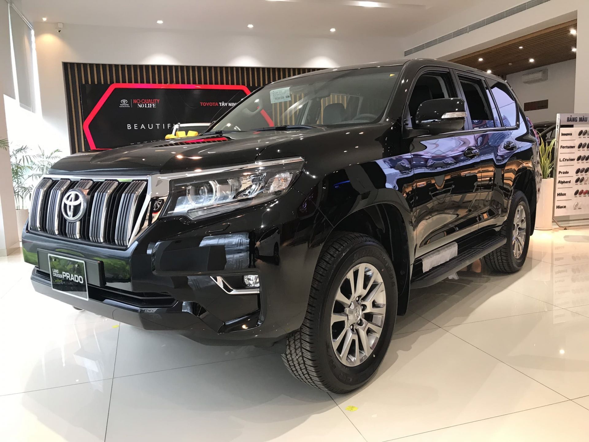 Toyota Land Cruiser Prado 2020 mới nhiều trang bị, giá đắt hơn
