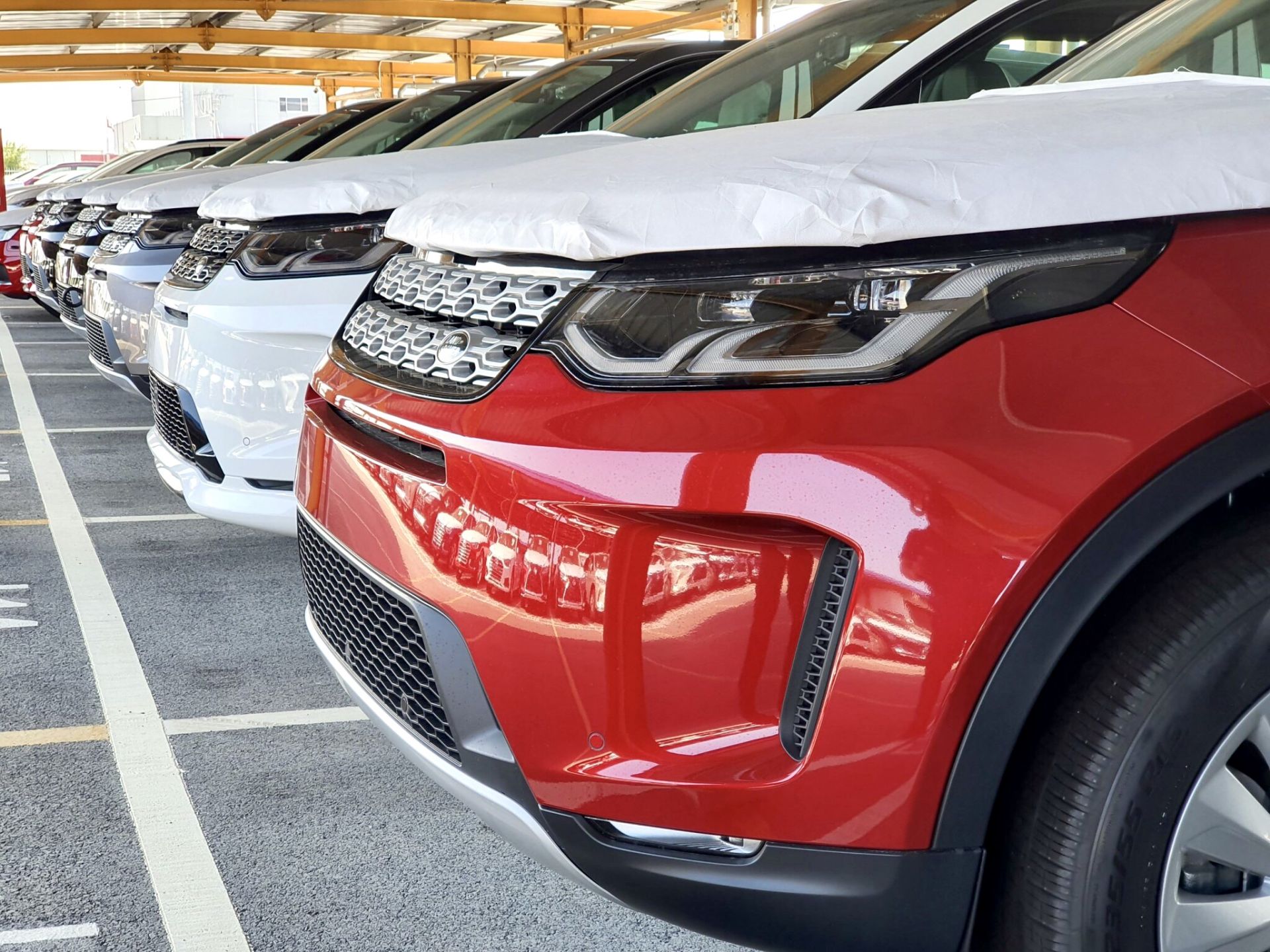 Thiết kế đầu xe Land Rover Discovery Sport