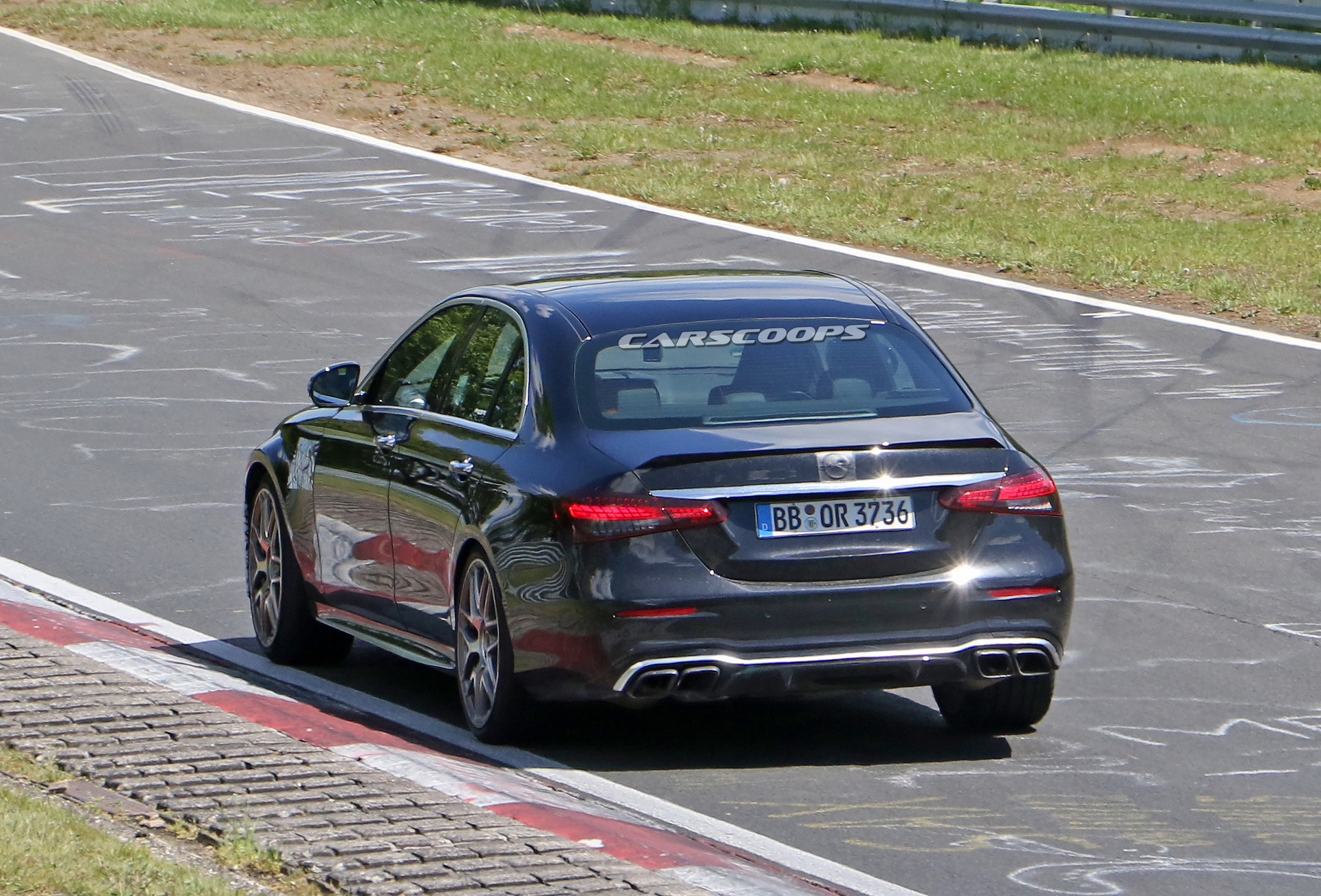 Đuôi xe Mercedes-AMG E63 2021