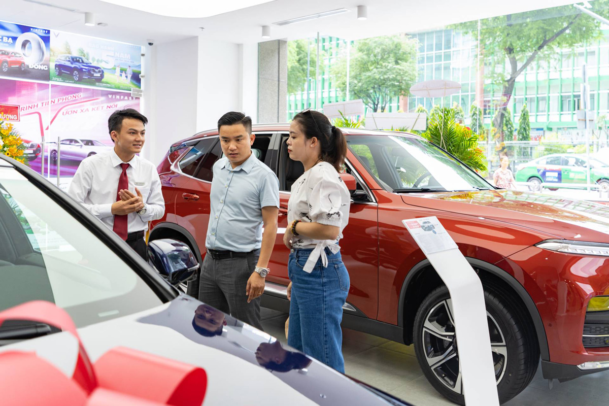 Showroom mới khai trương của VinFast đều được thiết kế theo bộ nhận diện hoàn toàn mới, tập trung hơn vào trải nghiệm khách hàng